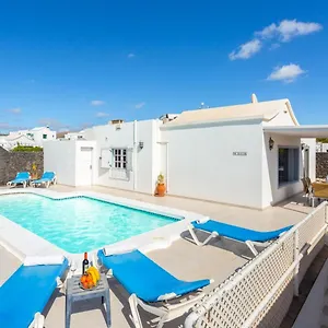 https://villa-zoe.in-canary-islands.com